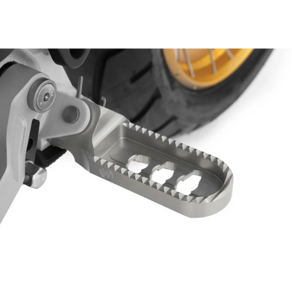 BMW R 1300 R Ergonomics - Lowering footrests ERGO-COMFORT - Silver