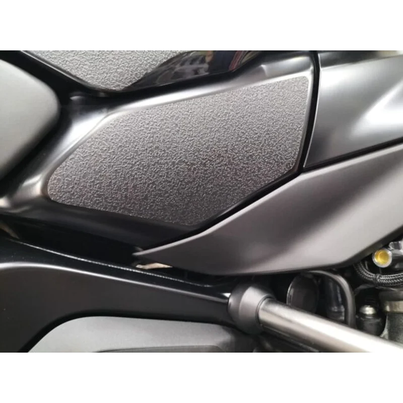 BMW R1300GS Ergonomics - Lower Side Panel