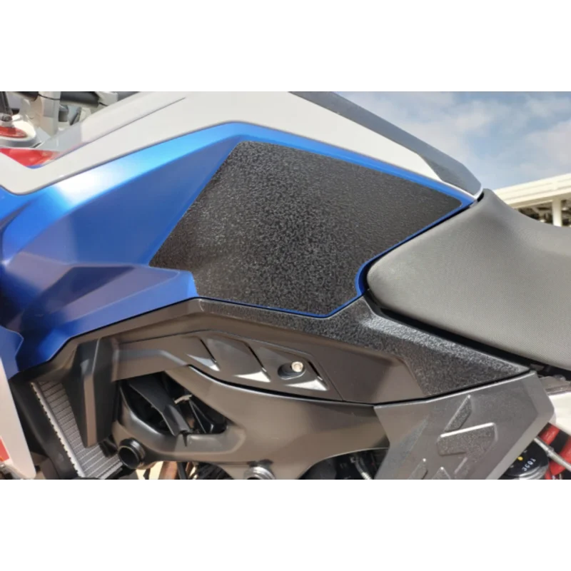 BMW F900GS Ergonomics - Knee Pads