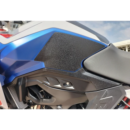 BMW F900GS Ergonomics - Knee Pads