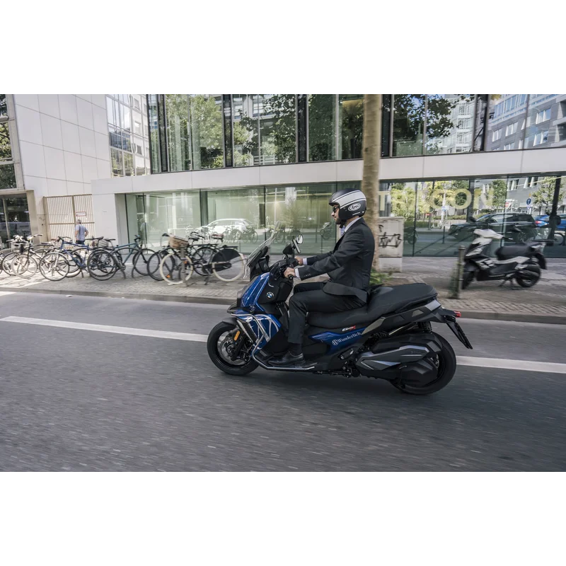 BMW C 400 X Ergonomics - Throttle Lock