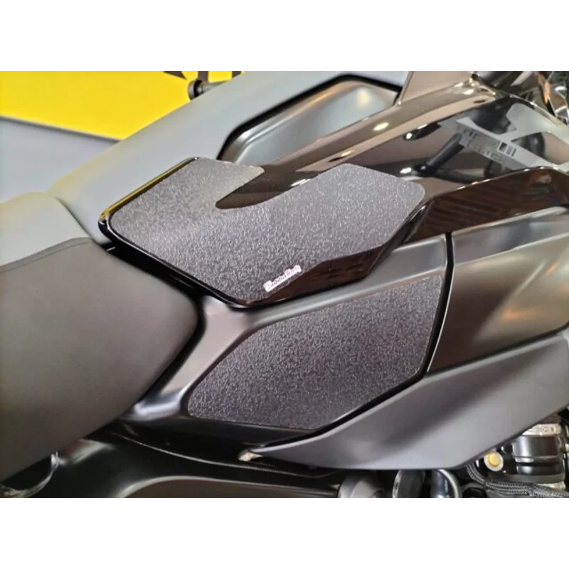 BMW R1300GS Ergonomics - Lower Side Panel