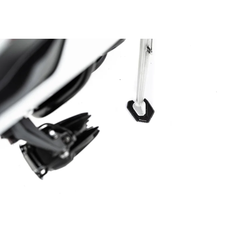 BMWS 1000 XR Ergonomics - Side Stand Enlargement