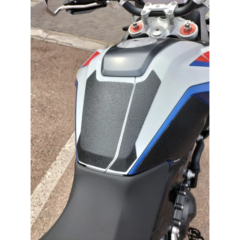 BMW F900GS Ergonomics - Knee Pads
