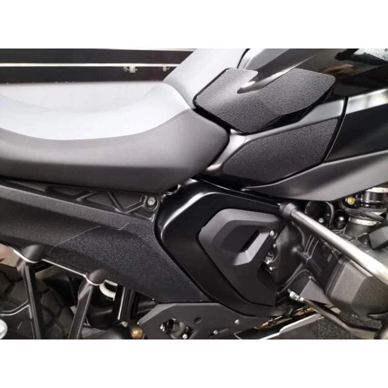 BMW R1300GS Ergonomics - Lower Side Panel
