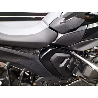 BMW R1300GS Ergonomics - Lower Side Panel