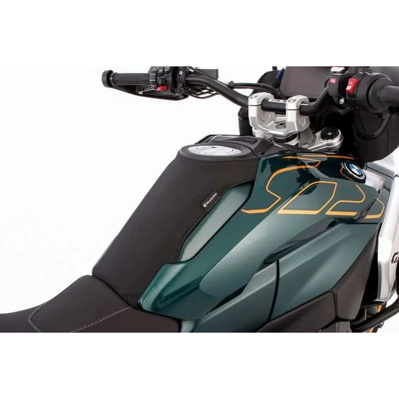 BMW R 1300 GS Ergonomics - Custom-fitted Tank Cover