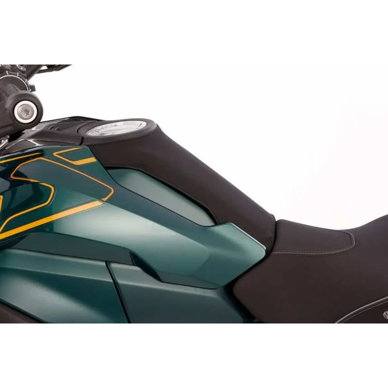BMW R 1300 GS Ergonomics - Custom-fitted Tank Cover