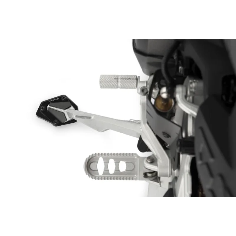 BMW F 900 GS Ergonomics - Side Stand Enlargement