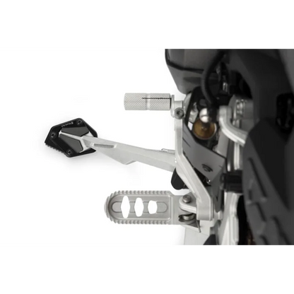 BMW F 900 GS Ergonomics - Side Stand Enlargement