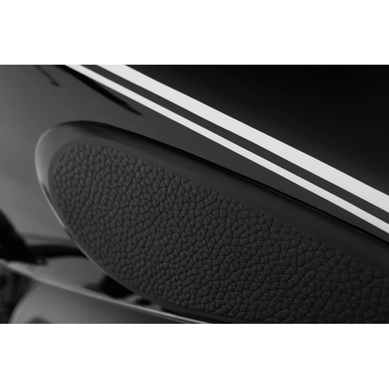 BMW R18 Ergonomics - Tank Pads